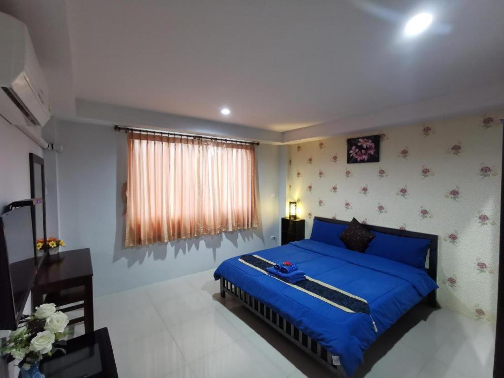 Tontalay Hotel Bang Saen Bagian luar foto
