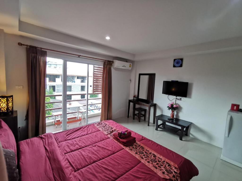 Tontalay Hotel Bang Saen Bagian luar foto