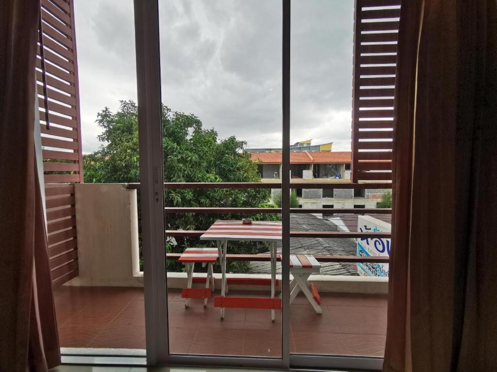 Tontalay Hotel Bang Saen Bagian luar foto