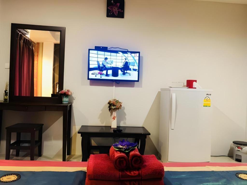 Tontalay Hotel Bang Saen Bagian luar foto