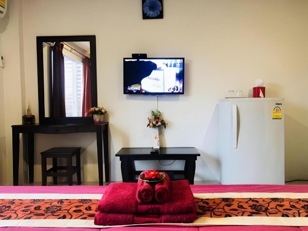 Tontalay Hotel Bang Saen Bagian luar foto