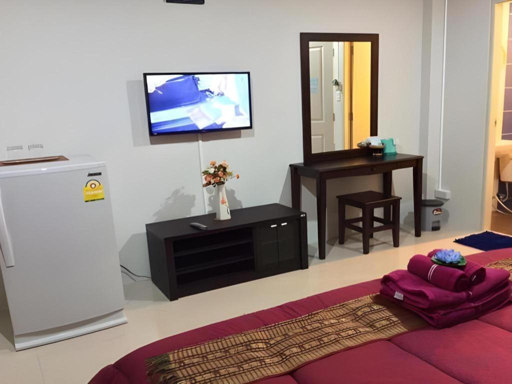Tontalay Hotel Bang Saen Bagian luar foto