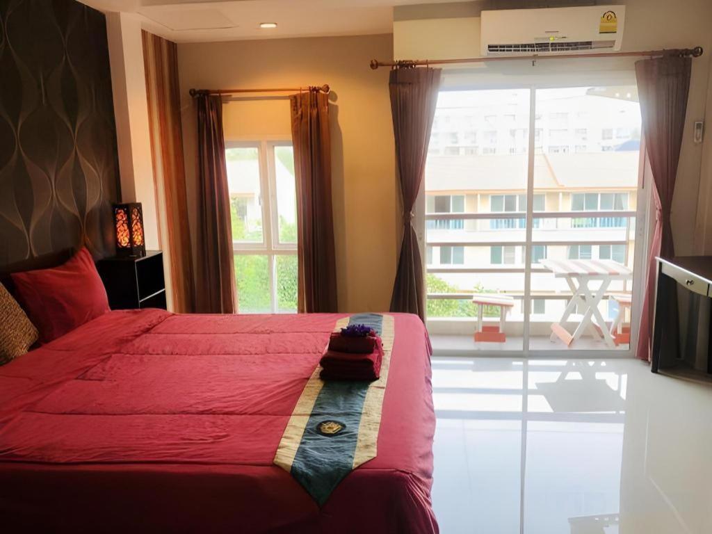 Tontalay Hotel Bang Saen Bagian luar foto