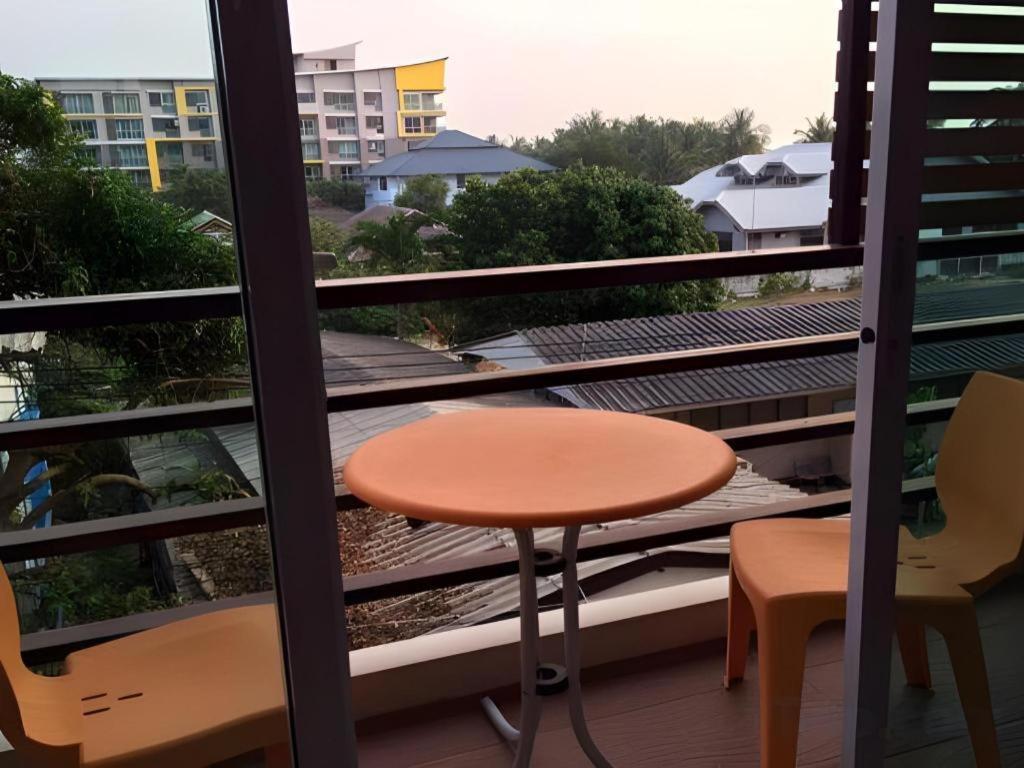 Tontalay Hotel Bang Saen Bagian luar foto