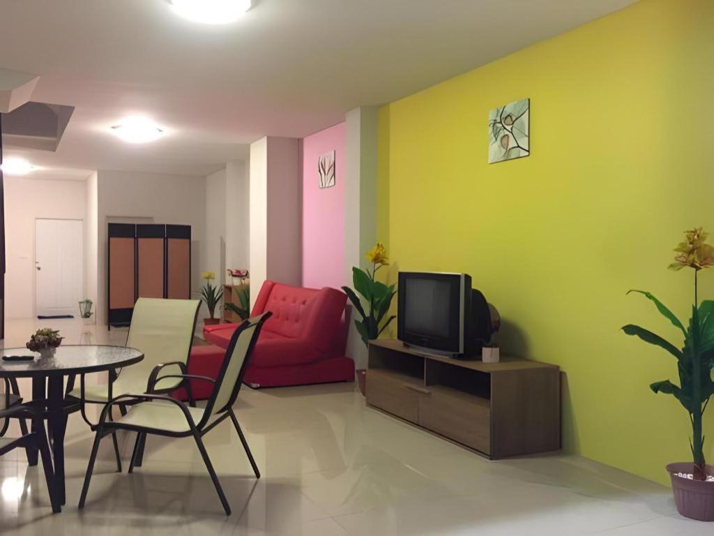 Tontalay Hotel Bang Saen Bagian luar foto