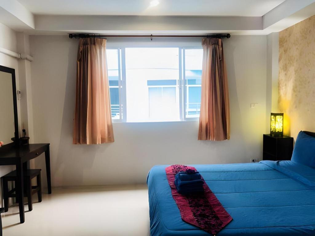 Tontalay Hotel Bang Saen Bagian luar foto
