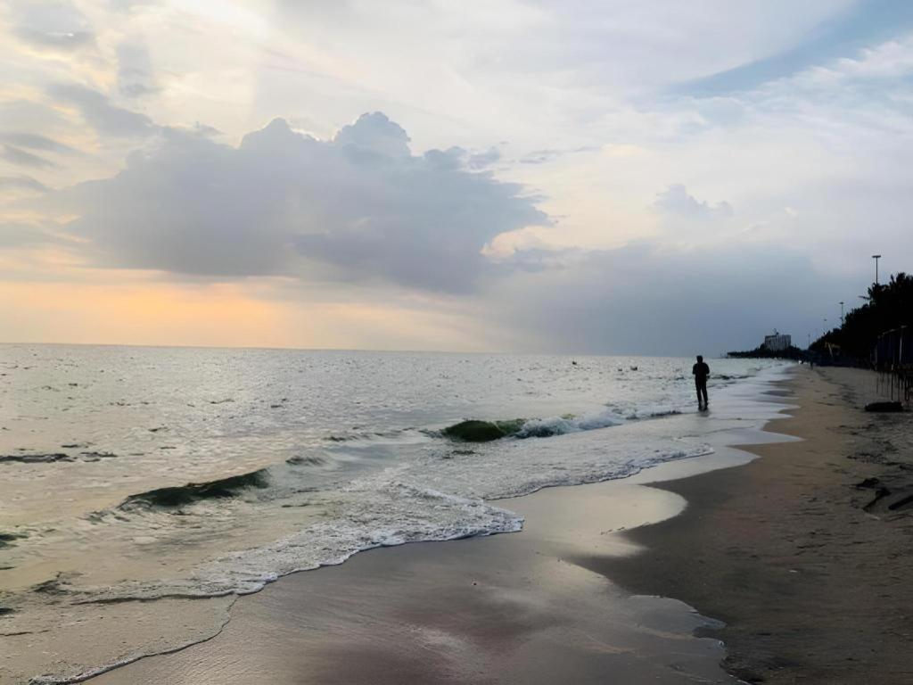 Tontalay Hotel Bang Saen Bagian luar foto