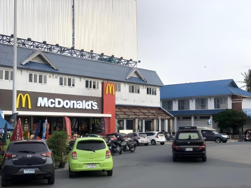 Tontalay Hotel Bang Saen Bagian luar foto