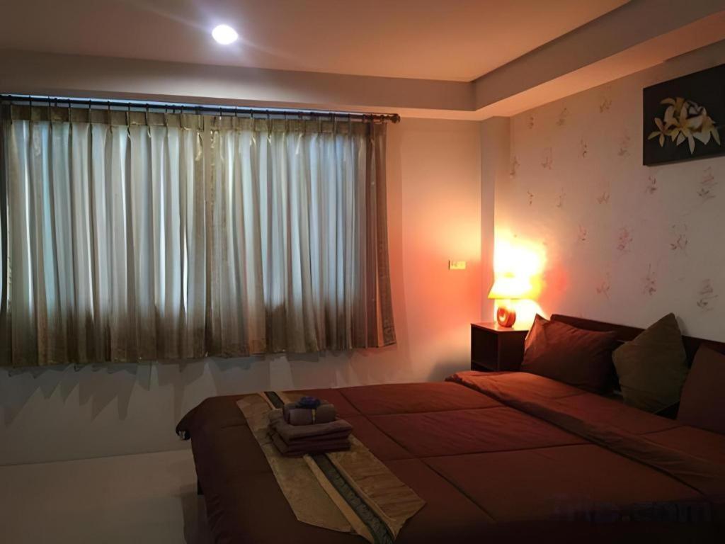 Tontalay Hotel Bang Saen Bagian luar foto