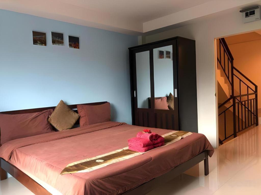 Tontalay Hotel Bang Saen Bagian luar foto
