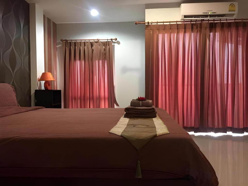 Tontalay Hotel Bang Saen Bagian luar foto